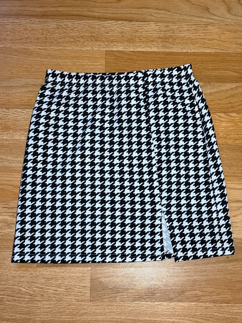 Women’s Black and White Houndstooth Mini Skirt